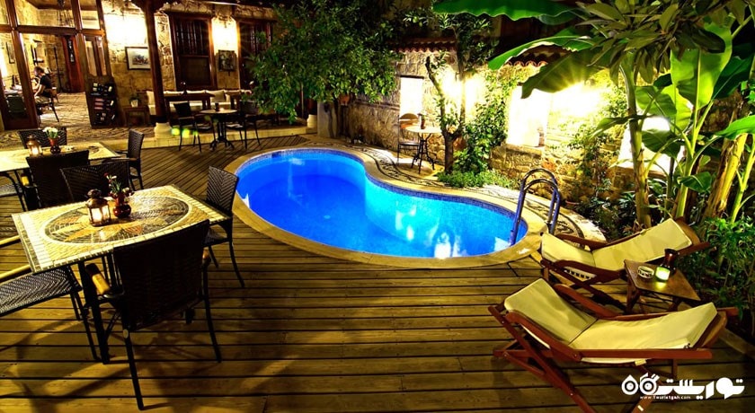 نمای استخر روباز